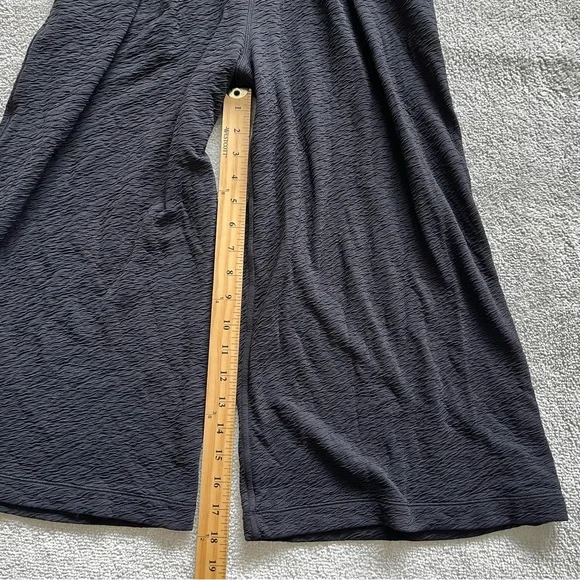 LULULEMON Can You Feel The Pleat Crop Size 4 MINIMALIST CONTEMPORARY CHIC - Picture 6 of 8